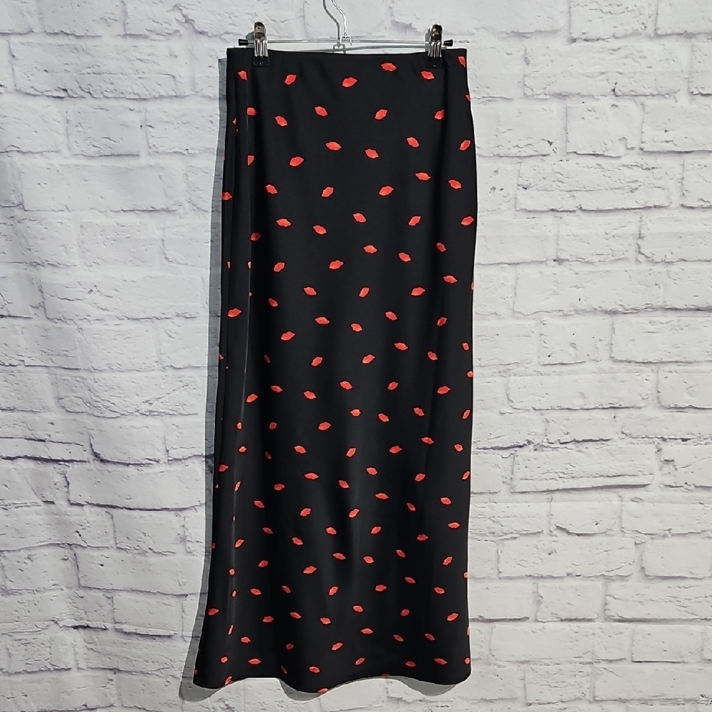 a new day Black Satin Midi Skirt with Red Lips - Picture 4 of 5